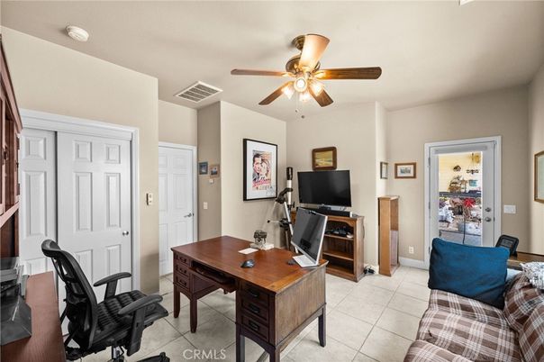 Home Office, Interior