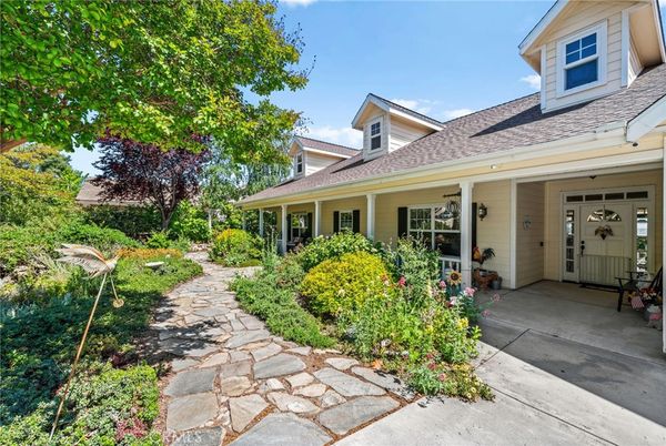 Exterior, Facade, Cape Cod