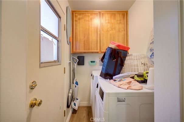 Interior, Washer, Wood Texture Flooring