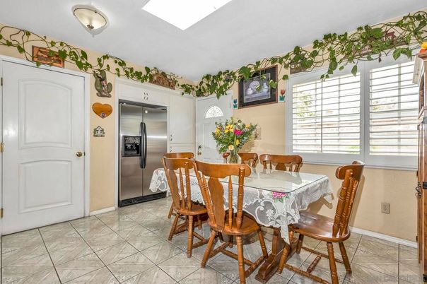 Dining room, Interior, Stainless Steel Appliances