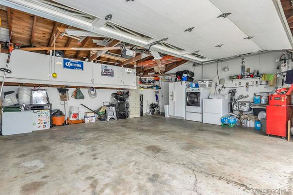 Garage, Interior, Washer, Wooden Beams