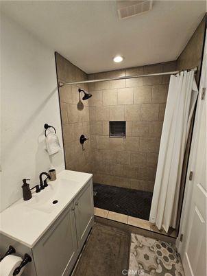 Bathroom, Interior, Recessed Lighting