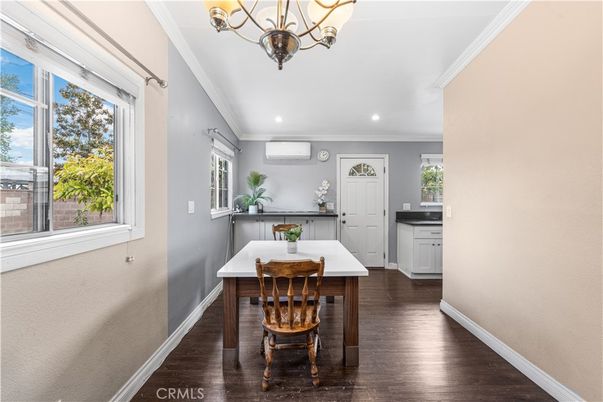 Chandelier, Dining room, Interior, Recessed Lighting, Wood Texture Flooring