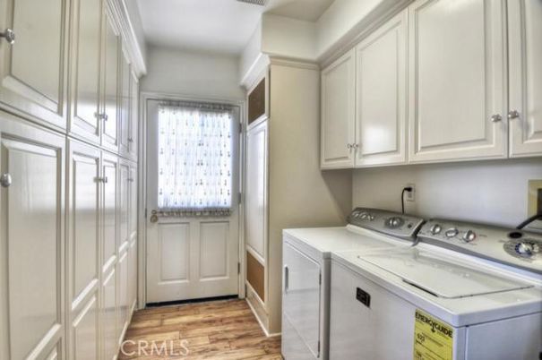Interior, Washer, Wood Texture Flooring
