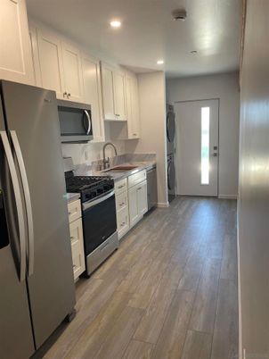Interior, Kitchen, Recessed Lighting, Washer, Wood Texture Flooring
