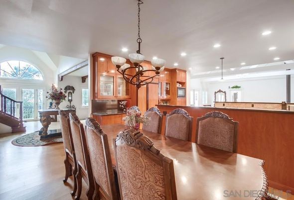 Chandelier, Dining room, Interior, Kitchen, Pendant Lights, Recessed Lighting, Wood Texture Flooring