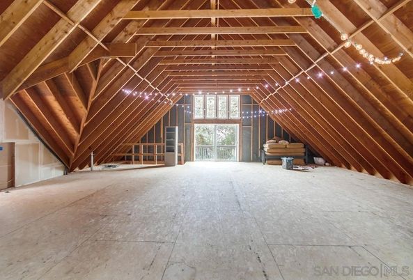 Empty room, Interior, Wooden Beams, Wooden Ceilings