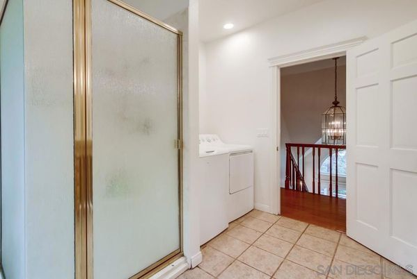 Interior, Pendant Lights, Recessed Lighting, Washer, Wood Texture Flooring