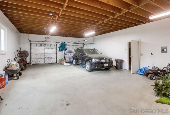 Garage, Interior, Wooden Beams