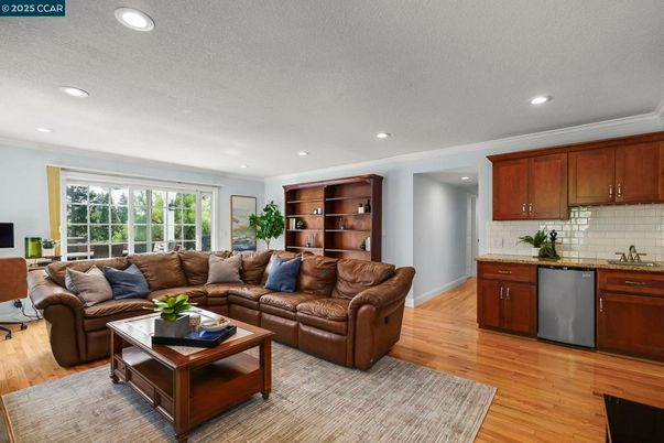 Interior, Kitchen, Living room, Recessed Lighting, Wood Texture Flooring