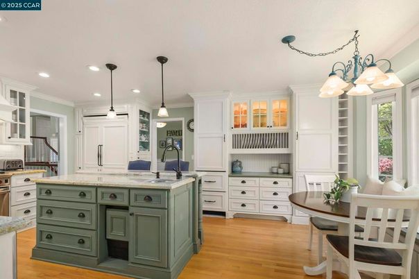 Dining room, Interior, Kitchen, Pendant Lights, Recessed Lighting, Wood Texture Flooring