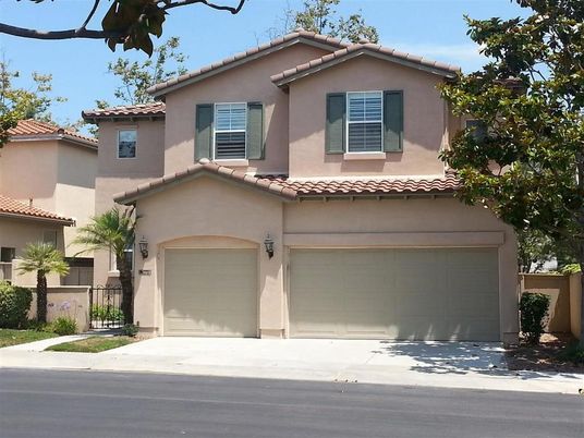 Attached, Exterior, Facade, Mediterranean