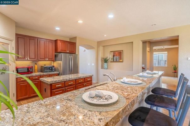 Dining room, Interior, Kitchen, Recessed Lighting, Stainless Steel Appliances