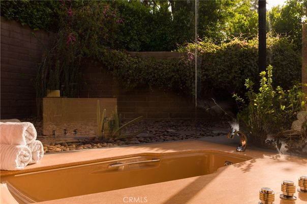 Exterior, Hot Tub