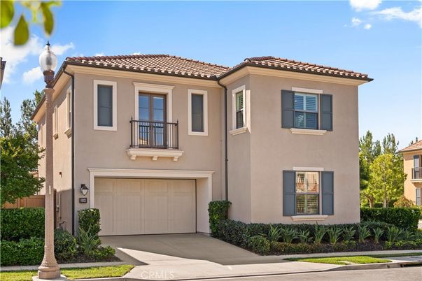 Attached, Exterior, Facade, Mediterranean