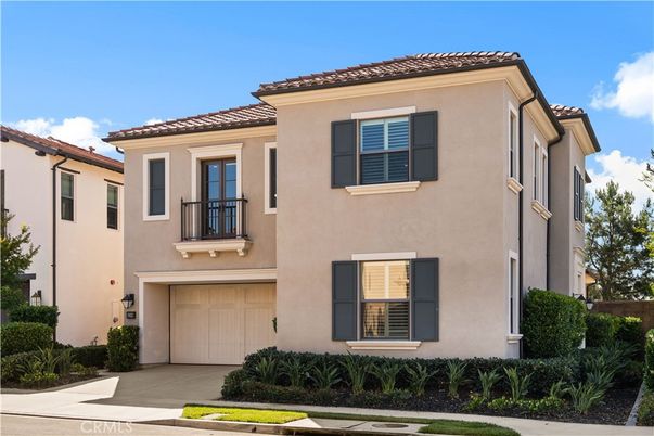 Attached, Exterior, Facade, Mediterranean
