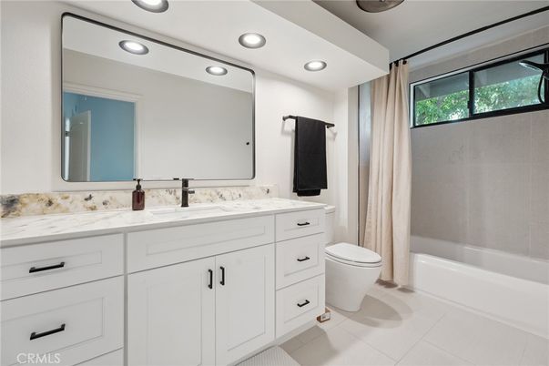 Bathroom, Interior, Recessed Lighting