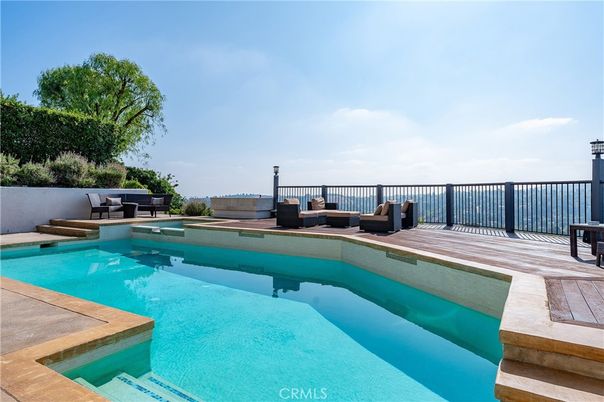 Exterior, Pool, Water
