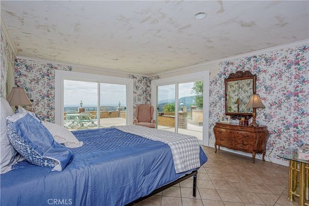 Bedroom, Interior, Water