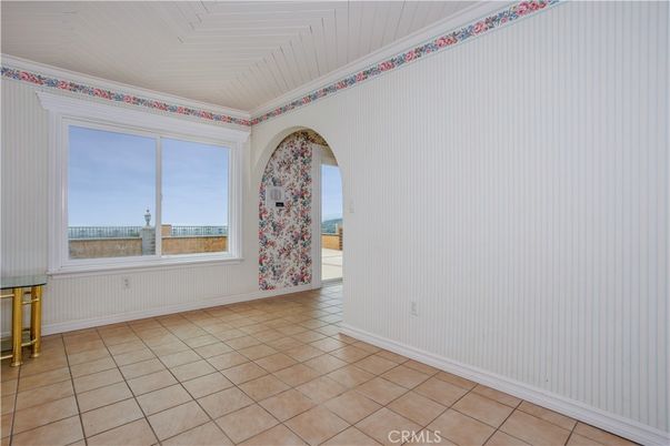 Empty room, Interior, Water