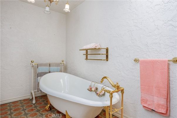 Bathroom, Free Standing Baths, Interior