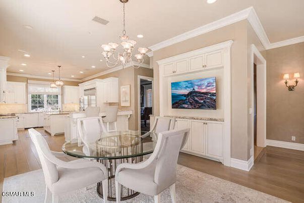 Chandelier, Dining room, Interior, Kitchen, Pendant Lights, Recessed Lighting, Wood Texture Flooring