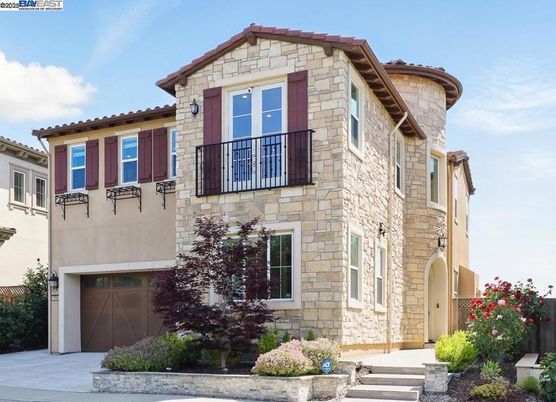Attached, Exterior, Facade, Mediterranean