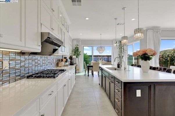 Chandelier, Dining room, Interior, Kitchen, Pendant Lights, Recessed Lighting, Stainless Steel Appliances, Water