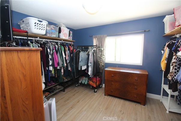 Interior, Walk-in Closets, Wood Texture Flooring
