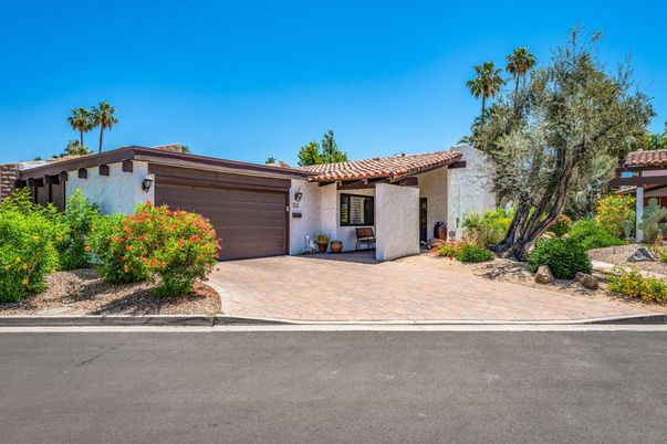 Attached, Exterior, Facade, Spanish Mediterranean