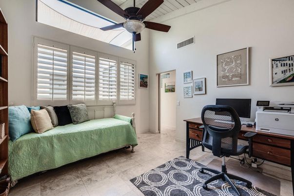 Home Office, Interior