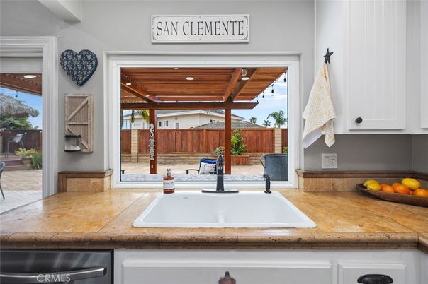 Exterior, Interior, Kitchen