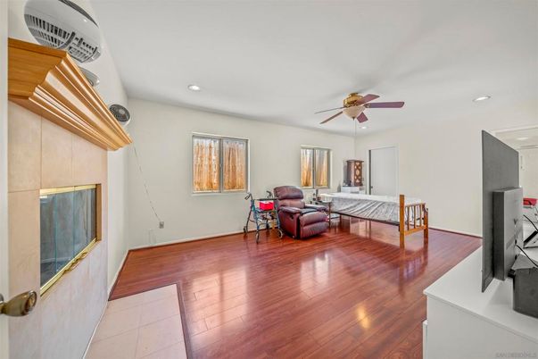 Bedroom, Interior, Living room, Recessed Lighting, Wood Texture Flooring