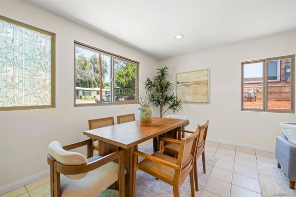 Dining room, Interior, Recessed Lighting