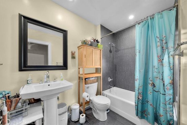Bathroom, Interior, Recessed Lighting, Wood Texture Flooring