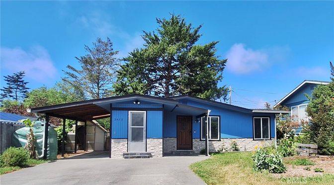 Exterior, Facade, Ranch