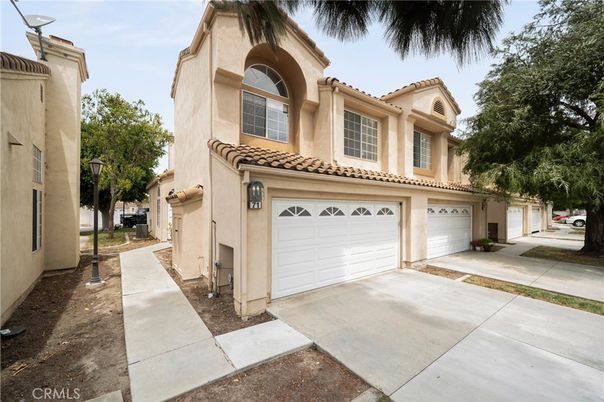 Attached, Exterior, Facade, Mediterranean