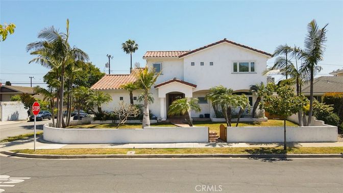 Exterior, Facade, Spanish Mediterranean