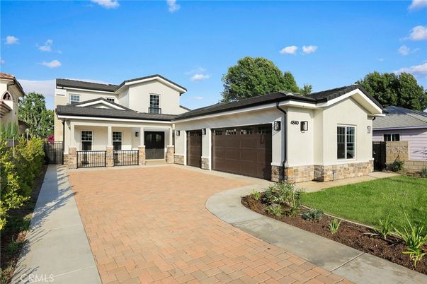Attached, Exterior, Facade, Ranch