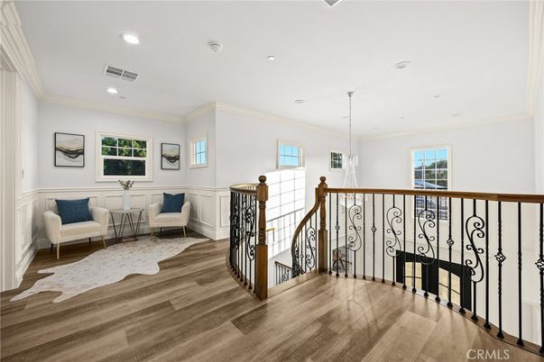 Interior, Recessed Lighting, Wood Texture Flooring