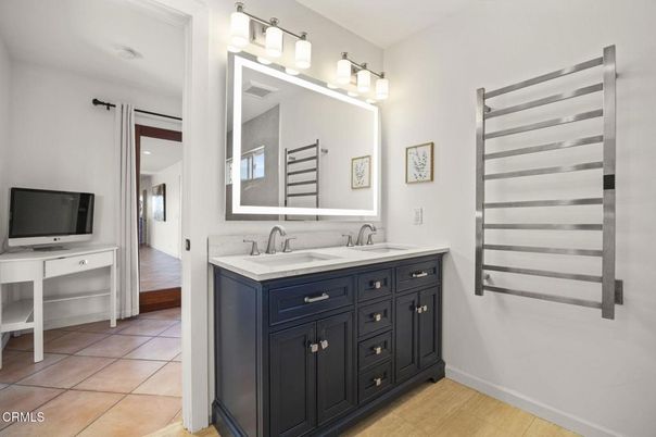 Bathroom, Dual Sink Vanities, Interior