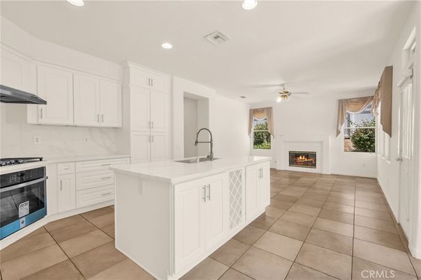 Fireplace, Interior, Kitchen, Recessed Lighting