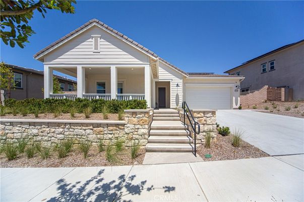 Attached, Exterior, Facade, American Craftsman