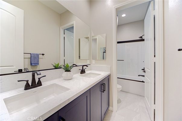 Bathroom, Dual Sink Vanities, Interior, Recessed Lighting