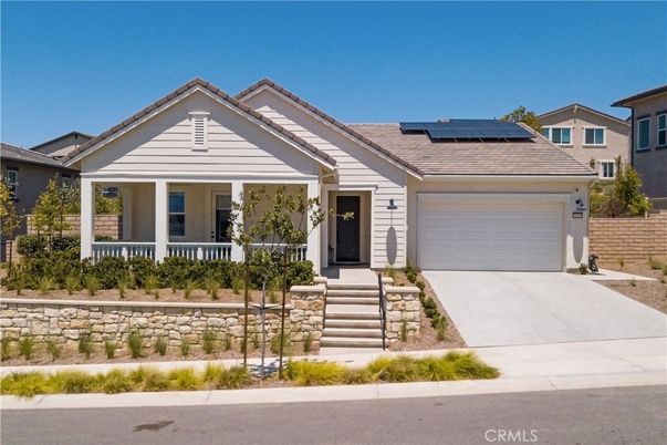 Attached, Exterior, Facade, Solar Panels, American Craftsman