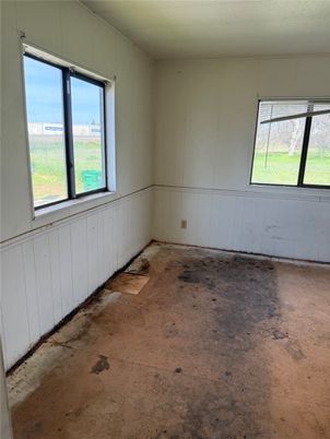 Empty room, Interior