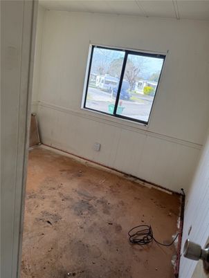 Empty room, Interior