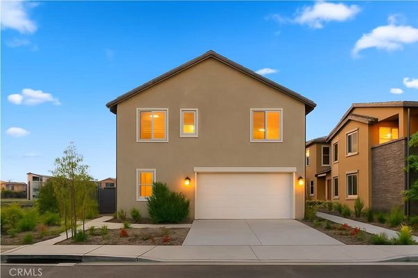 Attached, Exterior, Facade, Modern