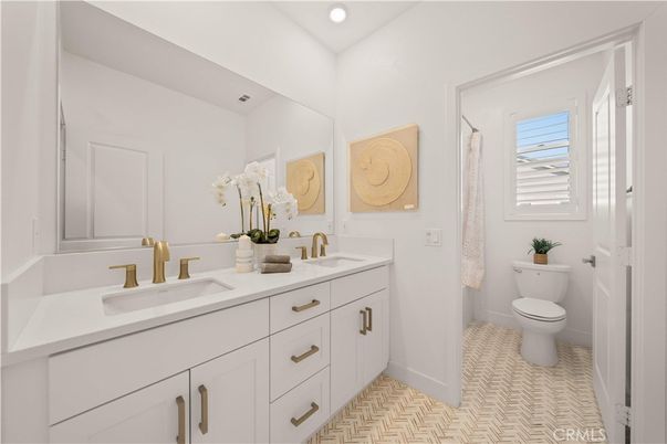 Bathroom, Dual Sink Vanities, Interior, Recessed Lighting