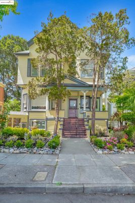 Exterior, Facade, Queen Anne Victorian